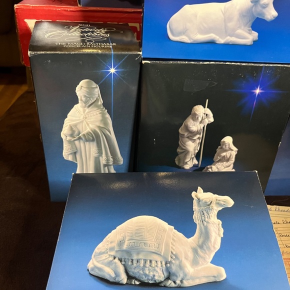 Vintage Avon Nativity Collectibles Porcelain Figurine Set 1980's - Picture 4 of 15